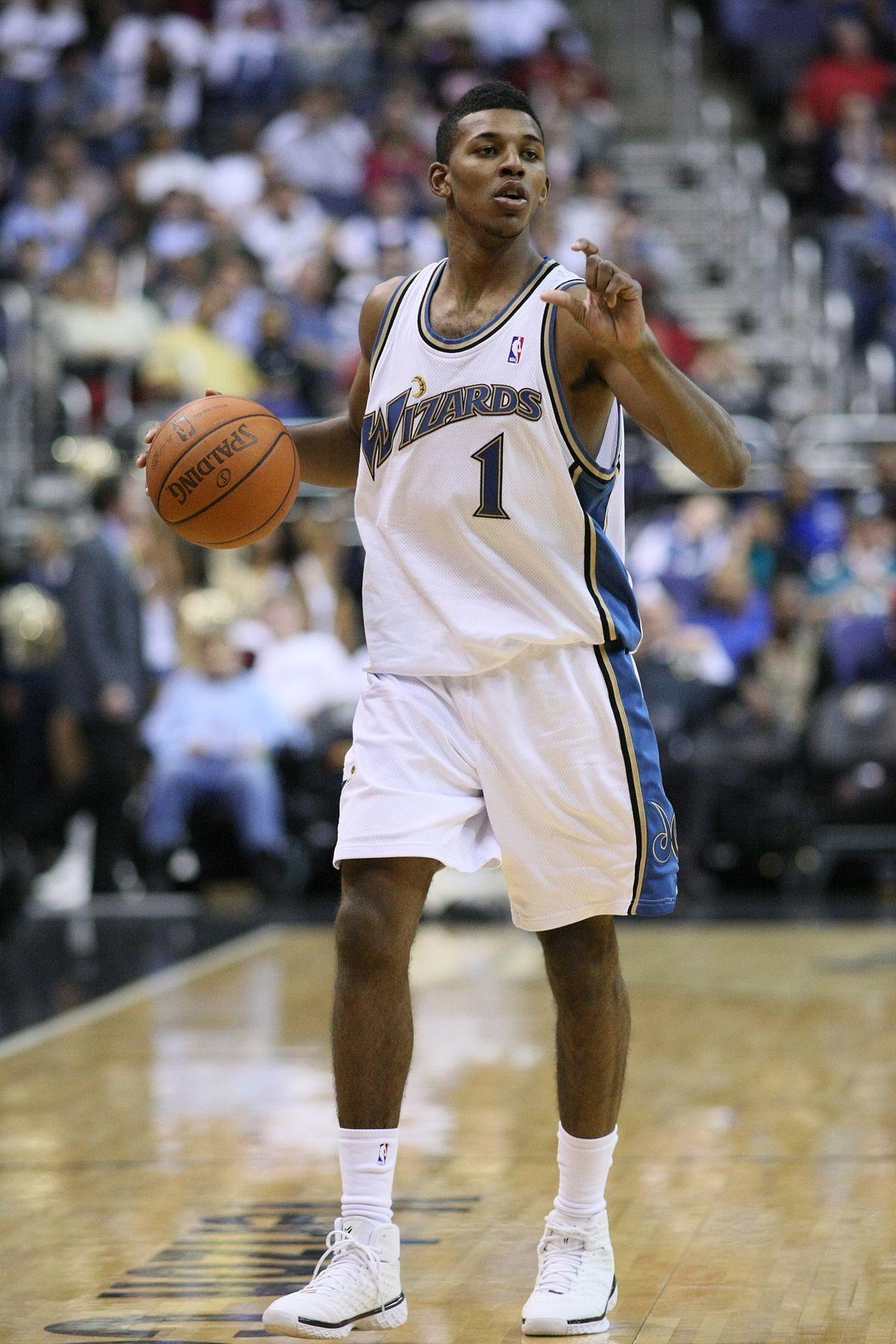 杰伦·约翰逊近5场表现惊艳，场均30+数据引领球队崛起（杰伦·约翰逊近五战火力全开，场均30+强势带队崛起）