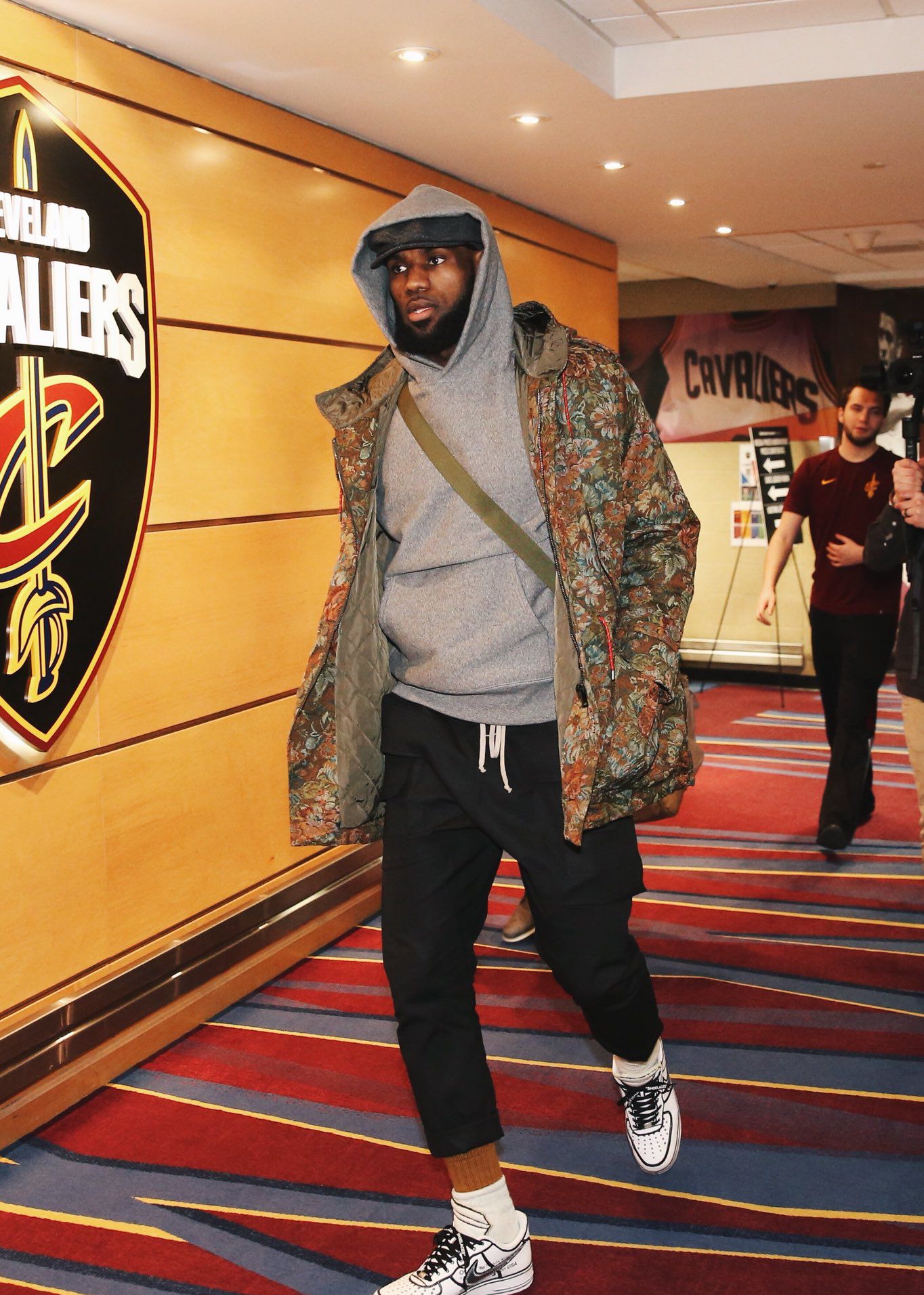 湖人官方社交媒体分享训练瞬间（湖人官方社媒发布训练花絮）