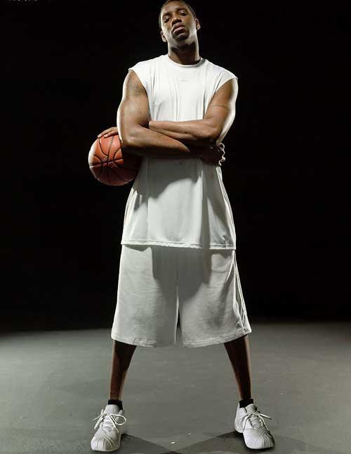 莱奥一剑封喉，AC米兰1-0复仇拉齐奥，登顶意甲积分榜坐山观虎斗（莱奥致命一击，AC米兰1-0复仇拉齐奥登顶意甲榜首，静观群雄鏖战）