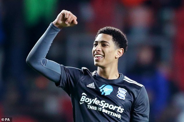 湖人炮轰裁判！詹姆斯直言尺度不一致 雷迪克称喊话联盟没人理（湖人怒斥判罚：詹姆斯批吹罚尺度不一，雷迪克称向联盟反映无人理会）