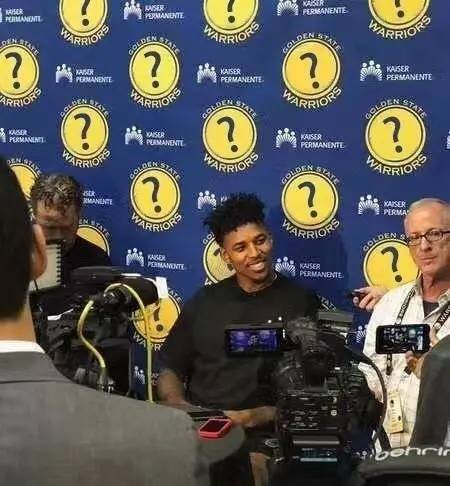 官方：葡萄牙主帅马丁内斯当选加泰罗尼亚足协年度最佳教练（官方：加泰罗尼亚足协评选葡萄牙主帅马丁内斯为年度最佳教练）