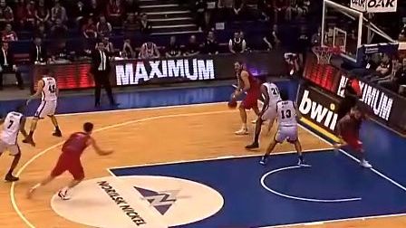 每体：莱万希望留在巴萨，并重新获得因费兰崛起而失去的主力位置（每体：莱万愿留巴萨，力争夺回被费兰崛起抢走的主力位置）