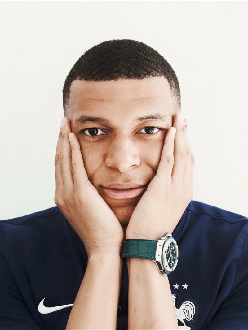 克罗斯评选历史最佳阵容：诺伊尔门将，马塞洛、拉姆...（克罗斯评出史上最佳阵容：诺伊尔镇守球门，马塞洛、拉姆在列）