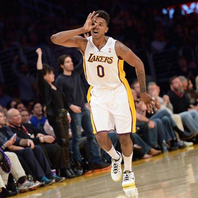 记者：申花本周二结束假期，重新集结备战今年的亚冠收官战（申花周二收假归队，重启集训冲刺本赛季亚冠收官战）