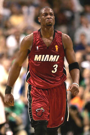 张家齐对陈芋汐的坚守满眼敬佩！她也挣扎过一段时间，挺心疼的（张家齐对陈芋汐的坚定守护令人敬佩，她也曾经历一段挣扎，叫人心疼）