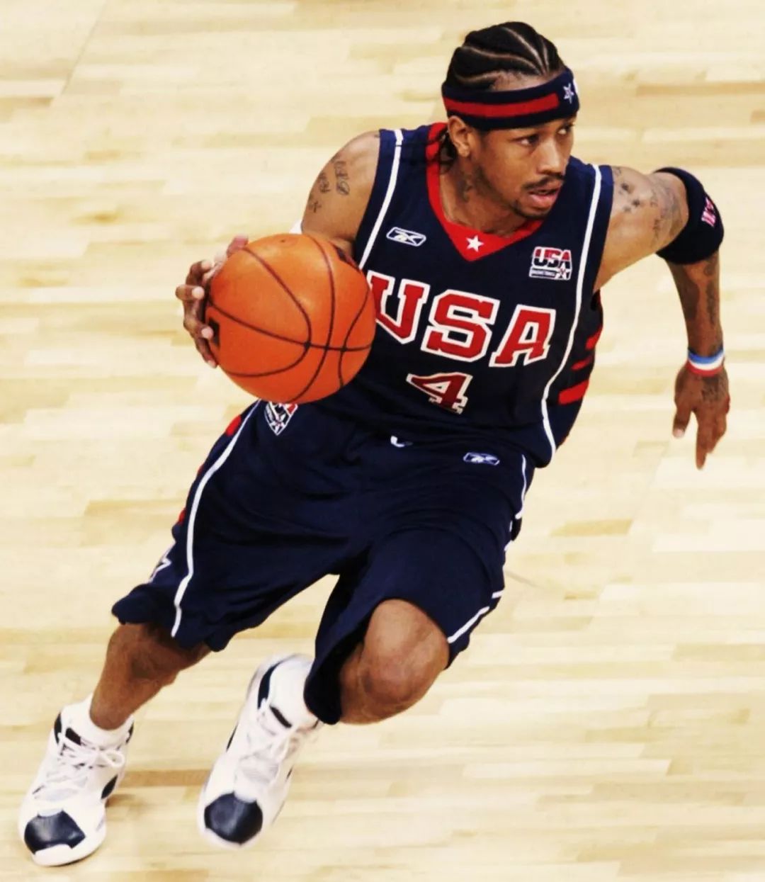 大连英博祝贺重庆铜梁龙冲超：祝愿贵俱乐部在中超再创佳绩（大连英博恭贺重庆铜梁龙晋级中超，预祝贵俱乐部在顶级联赛再创辉煌）