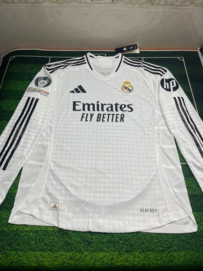 记者：洛伦佐-卢卡被推荐给尤文，但尤文专注签中场和右后卫（记者：洛伦佐-卢卡被荐至尤文，但尤文目前更侧重引进中场和右后卫）