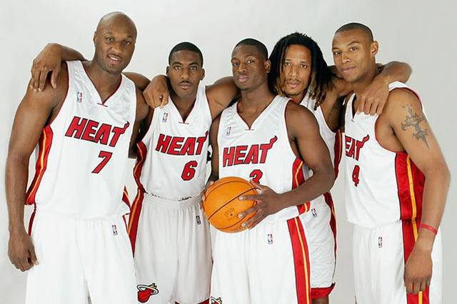 亚冠二级前瞻：万隆平局即可出线，曼谷联提前挺进淘汰赛（亚冠二级前瞻：万隆打平可晋级，曼谷联提前出线）