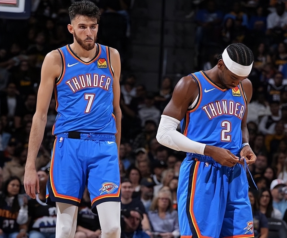 半场战报：塞尔塔2-3巴萨，莱万梅开二度，亚马尔破门（半场速递：巴萨3-2领先塞尔塔，莱万梅开二度，亚马尔建功）