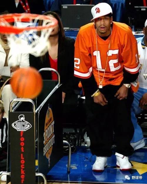 乌度卡：杜兰特如今更愿意领导队友承担责任，他一直追求伟大（乌度卡：杜兰特现在更主动带队扛责，始终追求伟大）