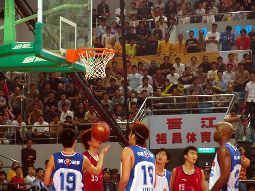 太阳主帅：狄龙是球队的火种，谢天谢地他今晚没被罚下（太阳队主教练：狄龙是全队的激情源泉，万幸他今晚没被驱逐出场）