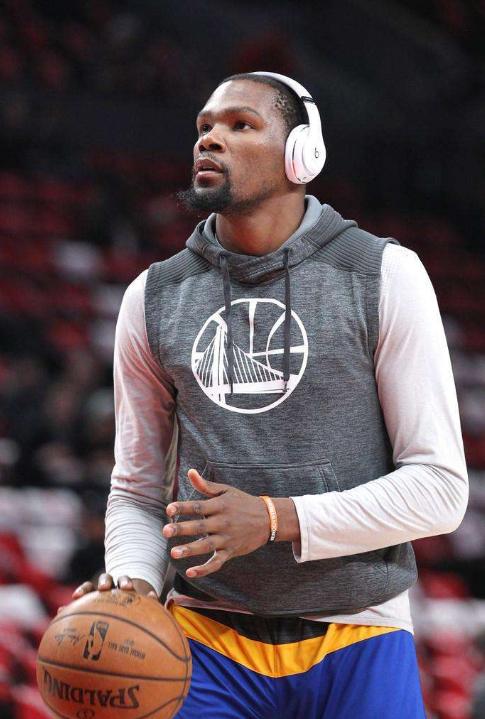 穷追猛打！哈特强攻得手打进加罚 7中7砍下18分率队扩大优势（强势爆发！哈特打成2+1，7投7中砍下18分助队扩大优势）