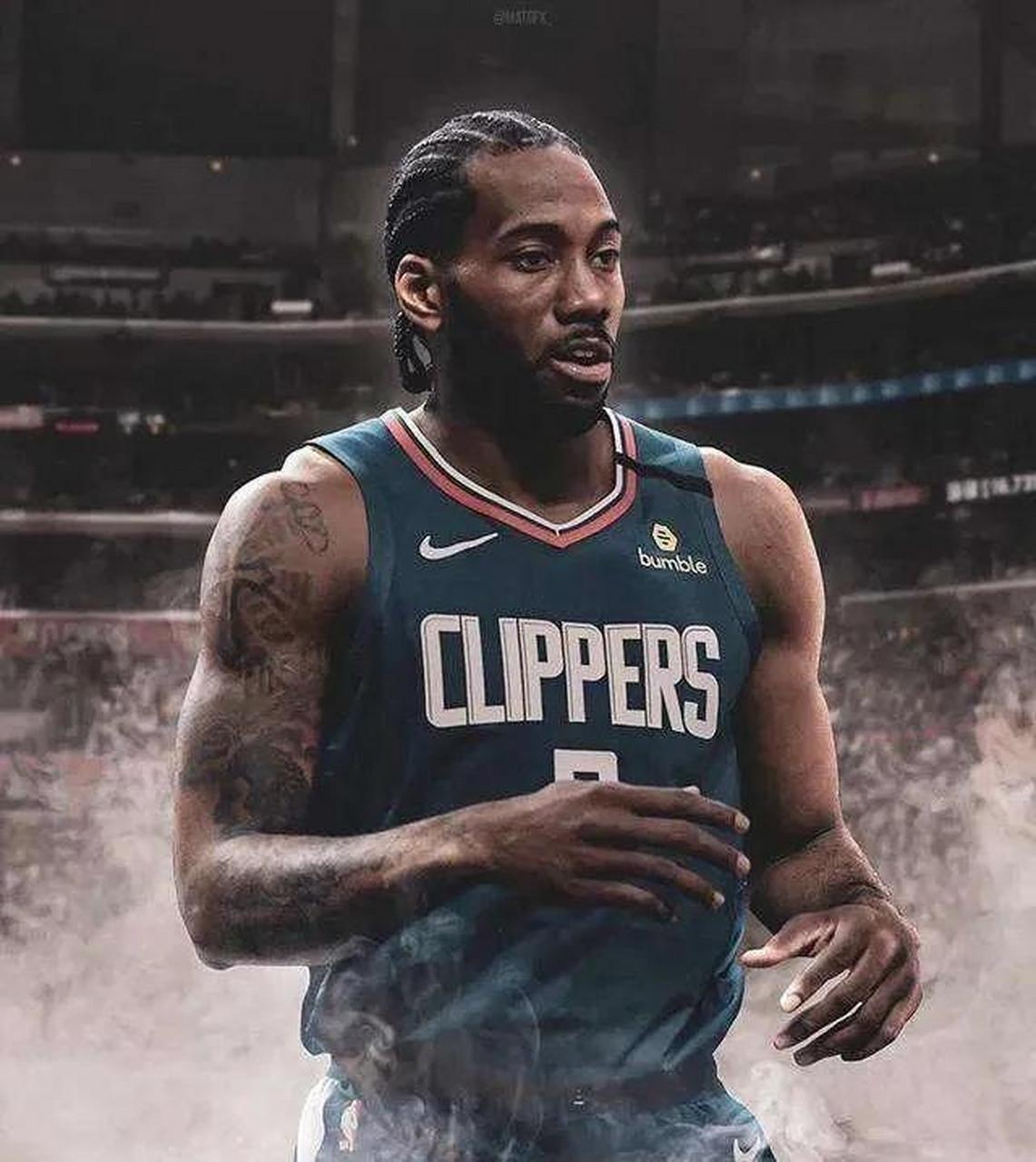 杰伦·布朗：一旦媒体言论渗透进更衣室，球队很难完成目标（杰伦·布朗：媒体舆论一旦侵入更衣室，球队就难以达成目标）